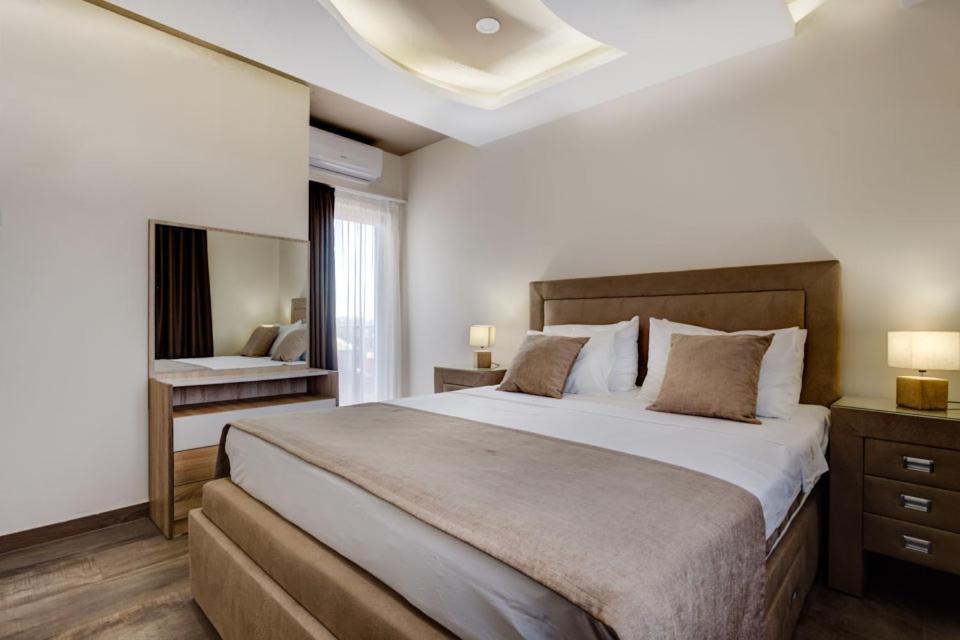 Hotel Zan Ulcinj Buitenkant foto