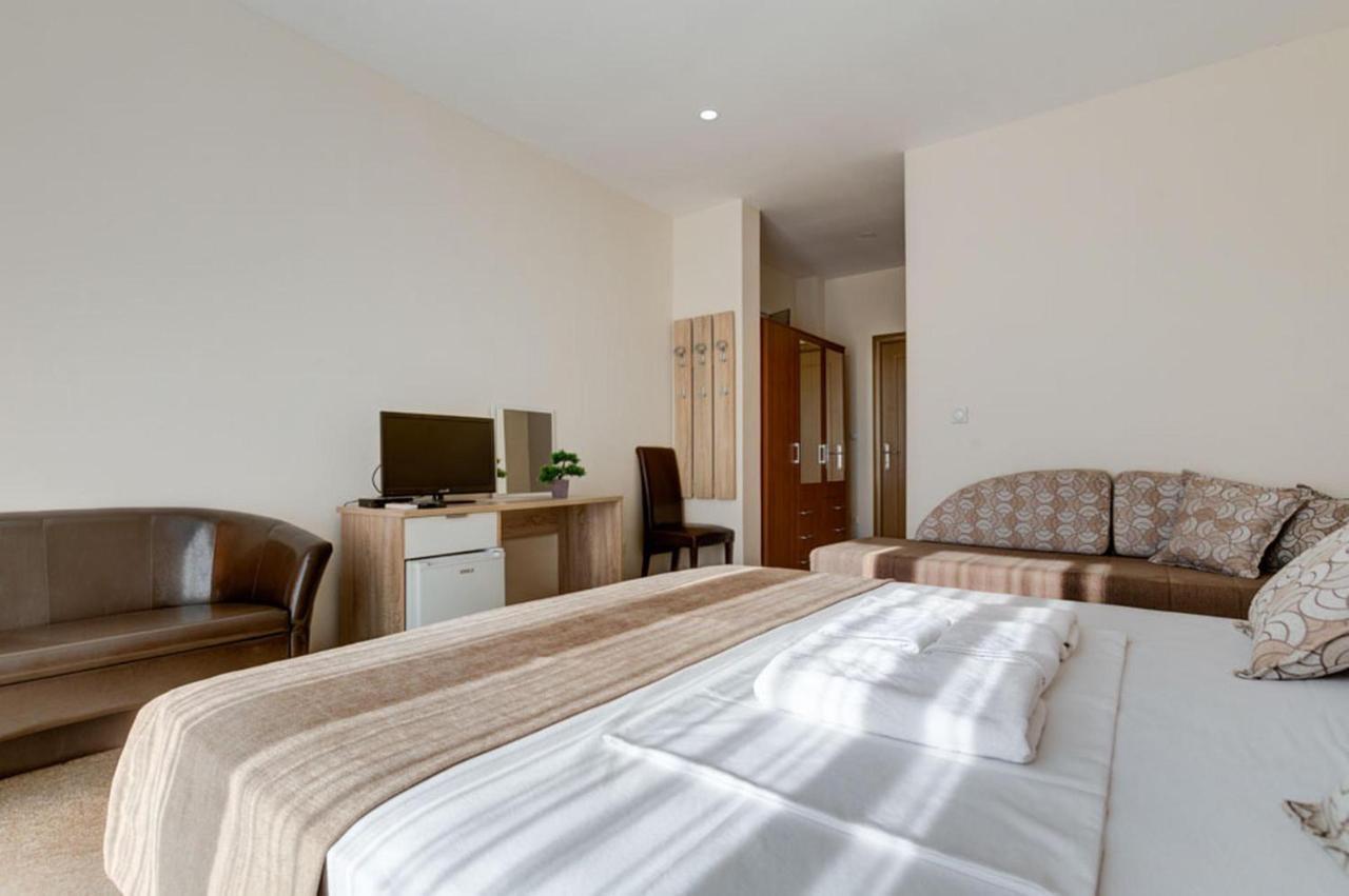 Hotel Zan Ulcinj Buitenkant foto