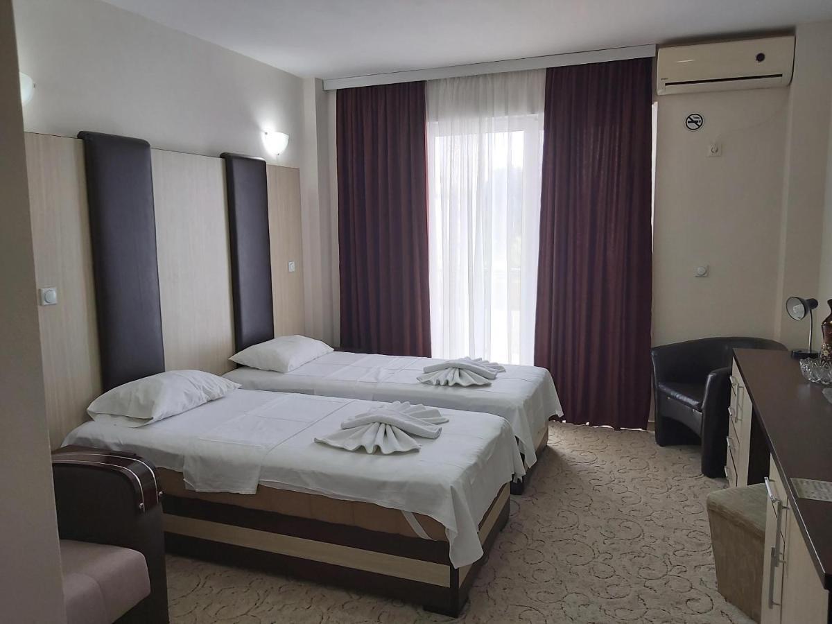 Hotel Zan Ulcinj Buitenkant foto