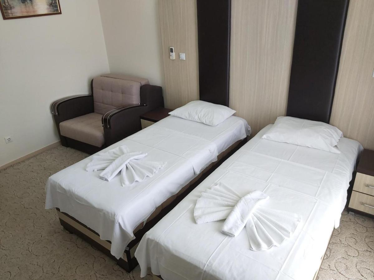 Hotel Zan Ulcinj Buitenkant foto