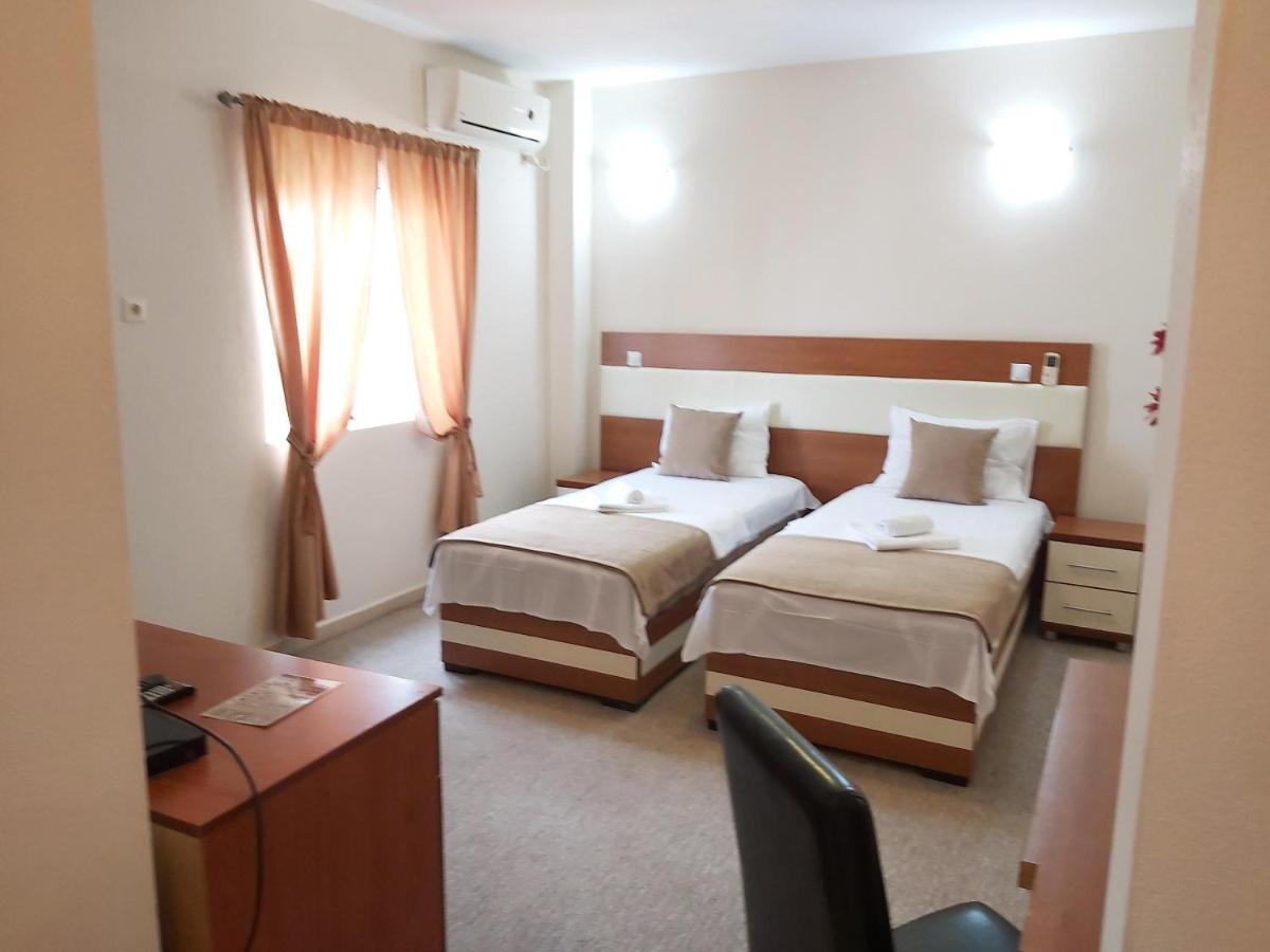Hotel Zan Ulcinj Buitenkant foto