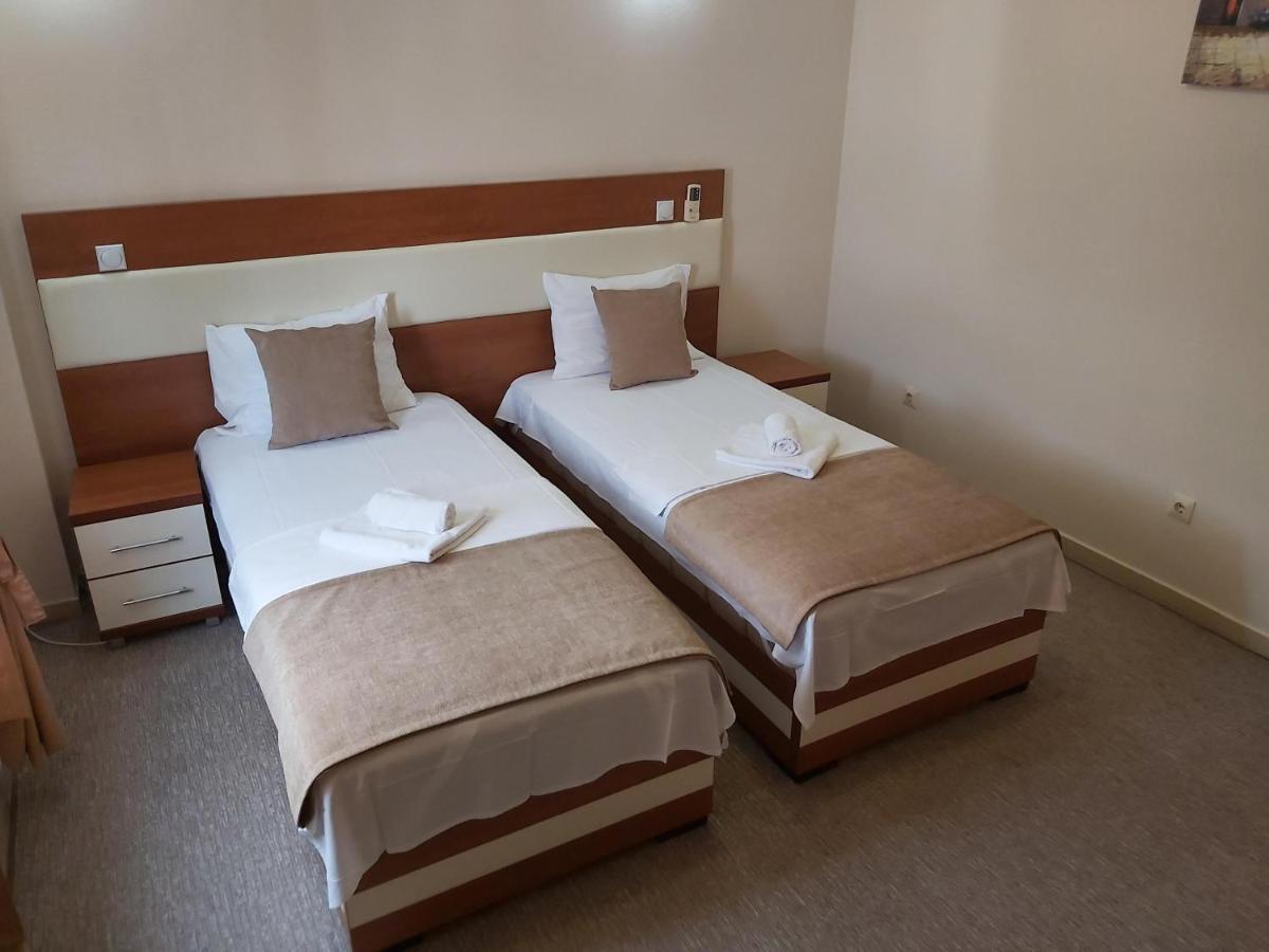 Hotel Zan Ulcinj Buitenkant foto