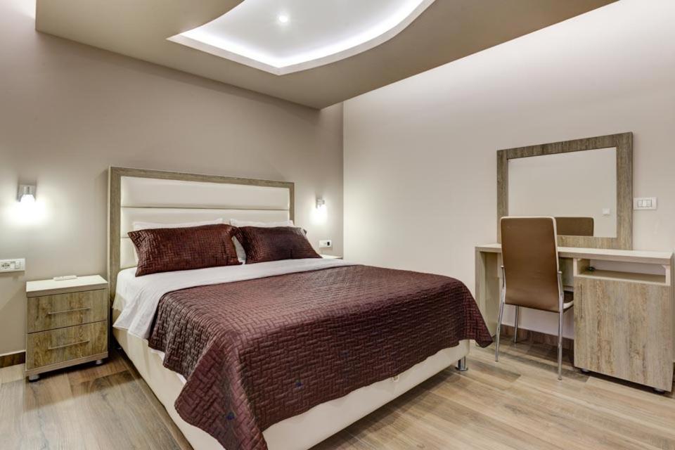 Hotel Zan Ulcinj Buitenkant foto