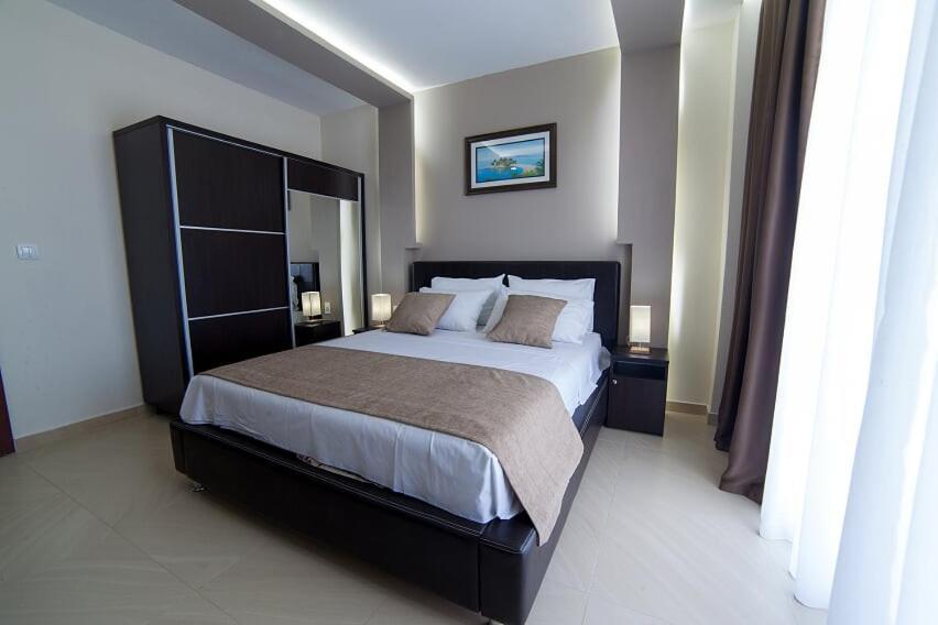 Hotel Zan Ulcinj Buitenkant foto